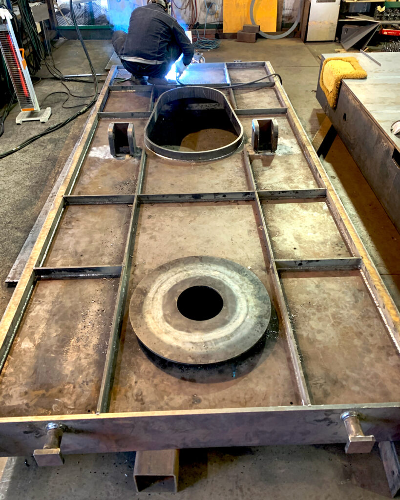 溶接中(大型製缶)